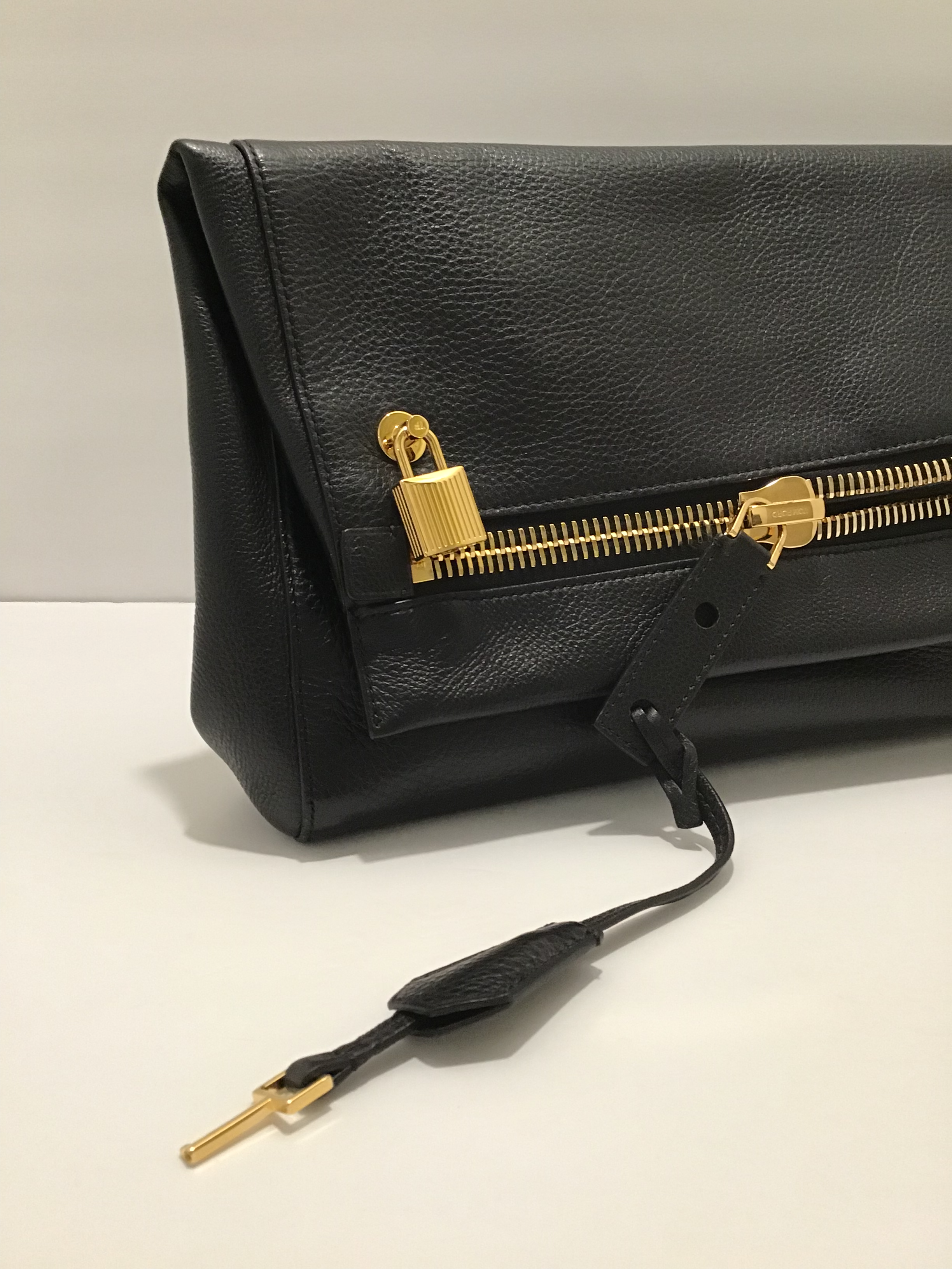 Tom Ford Alix Large Leather Clutch w/Zipper – Cris Consignment