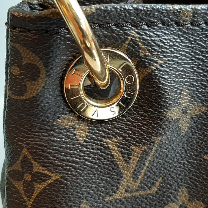 Louis Vuitton Artsy MM Handbag