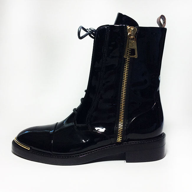 LV snow boot  Womens casual outfits, Snow boots, Louis vuitton monogram